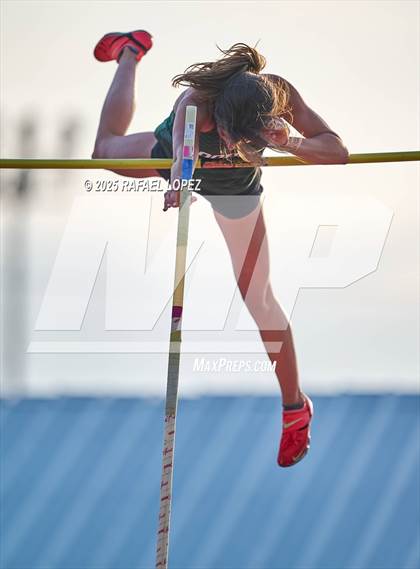 Thumbnail 1 in Eagle No Tax Relays (Pole Vault) photogallery.