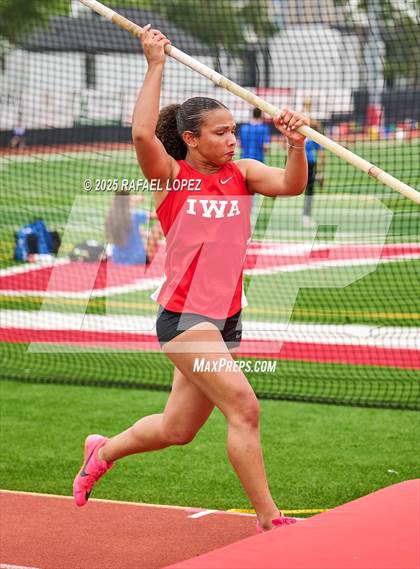 Thumbnail 1 in Eagle No Tax Relays (Pole Vault) photogallery.