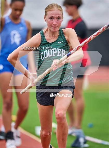 Thumbnail 2 in Eagle No Tax Relays (Pole Vault) photogallery.