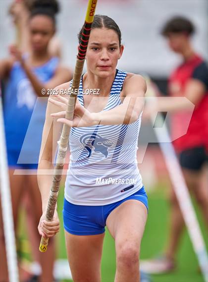 Thumbnail 1 in Eagle No Tax Relays (Pole Vault) photogallery.
