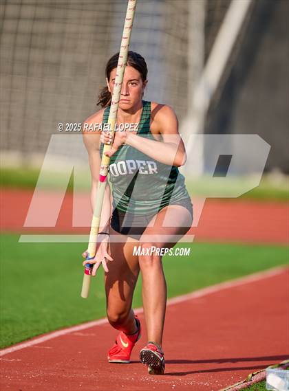 Thumbnail 1 in Eagle No Tax Relays (Pole Vault) photogallery.
