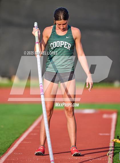 Thumbnail 1 in Eagle No Tax Relays (Pole Vault) photogallery.