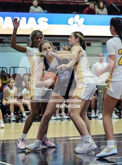 Thumbnail 1 in Walter Panas vs Ursuline (Slam Dunk Showcase) photogallery.
