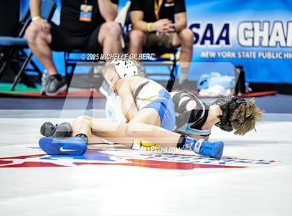 Thumbnail 3 in NYSPHSAA State Championships (Semi-Finals) photogallery.