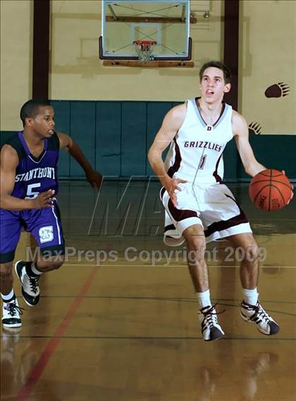 Thumbnail 2 in St. Anthony vs. Calvary Chapel photogallery.