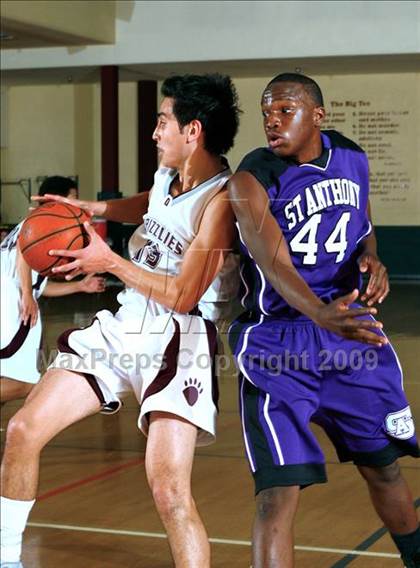 Thumbnail 3 in St. Anthony vs. Calvary Chapel photogallery.