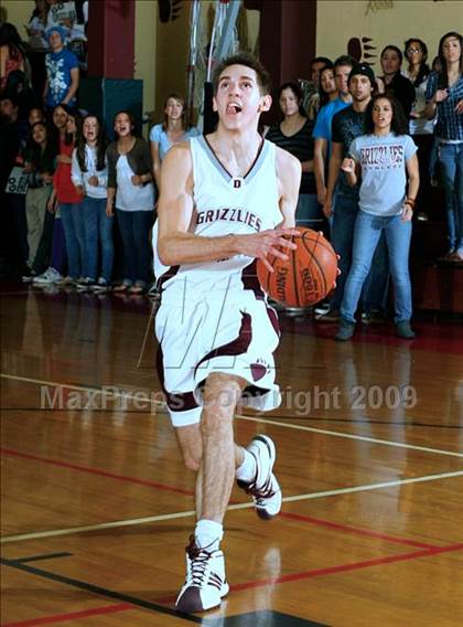 Thumbnail 3 in St. Anthony vs. Calvary Chapel photogallery.