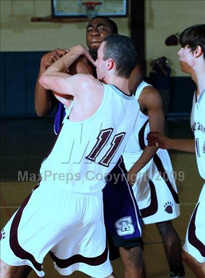 Thumbnail 3 in St. Anthony vs. Calvary Chapel photogallery.
