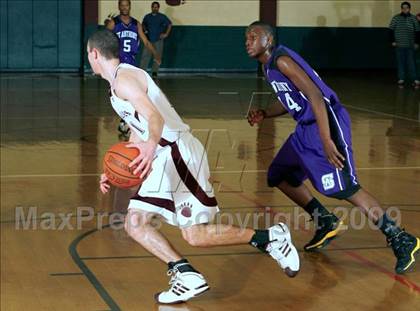 Thumbnail 3 in St. Anthony vs. Calvary Chapel photogallery.