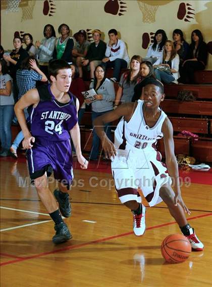 Thumbnail 2 in St. Anthony vs. Calvary Chapel photogallery.