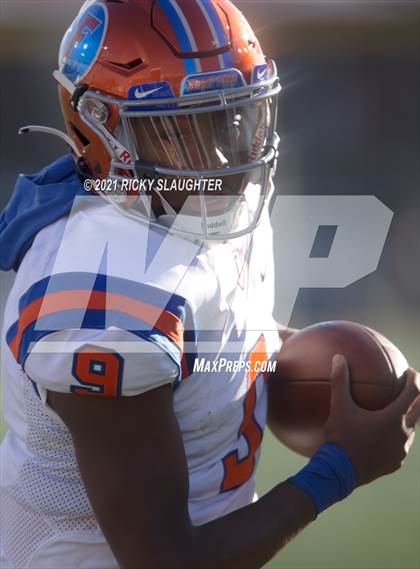 Thumbnail 2 in Cary-Grove vs. East St. Louis (IHSA Class 6A Final) photogallery.
