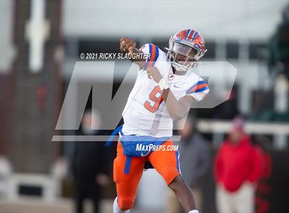 Thumbnail 2 in Cary-Grove vs. East St. Louis (IHSA Class 6A Final) photogallery.