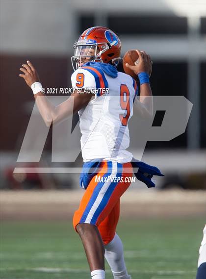 Thumbnail 2 in Cary-Grove vs. East St. Louis (IHSA Class 6A Final) photogallery.