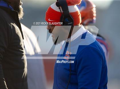 Thumbnail 2 in Cary-Grove vs. East St. Louis (IHSA Class 6A Final) photogallery.