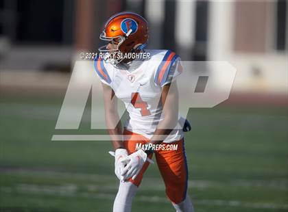 Thumbnail 2 in Cary-Grove vs. East St. Louis (IHSA Class 6A Final) photogallery.