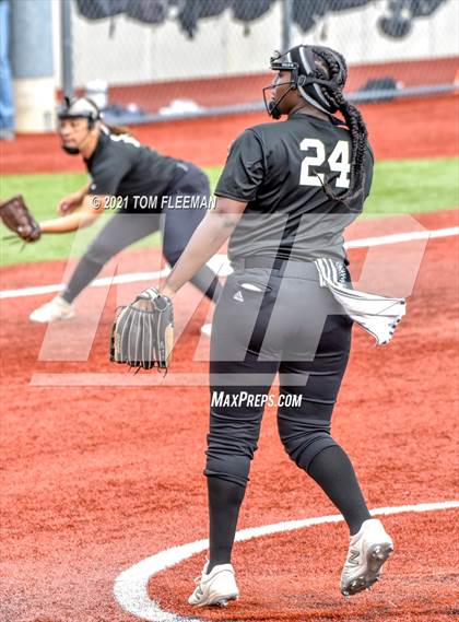 Thumbnail 3 in Gardner-Edgerton vs Topeka (KSHSAA Quartert Final - Game #1) photogallery.