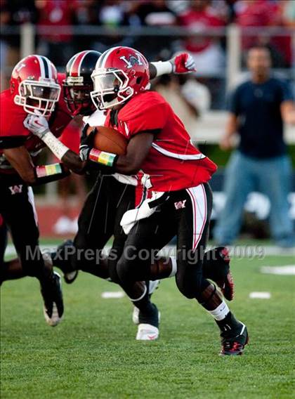Thumbnail 2 in Glenville @ Wayne (Nike 5 Days 2 Friday) photogallery.