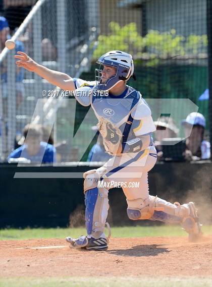 Thumbnail 3 in Berwick vs. Buckeye (LHSAA 3A Quarterfinal Playoff) photogallery.