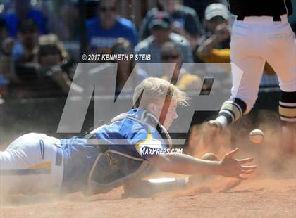Thumbnail 3 in Berwick vs. Buckeye (LHSAA 3A Quarterfinal Playoff) photogallery.