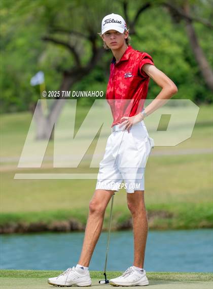 Thumbnail 2 in UIL Region IV 5A Boys Golf Final (Round 2) photogallery.
