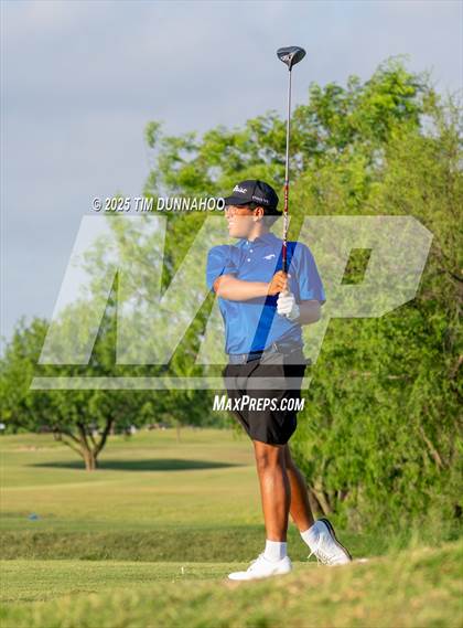Thumbnail 2 in UIL Region IV 5A Boys Golf Final (Round 2) photogallery.
