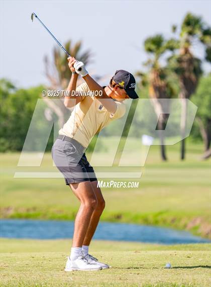 Thumbnail 3 in UIL Region IV 5A Boys Golf Final (Round 2) photogallery.