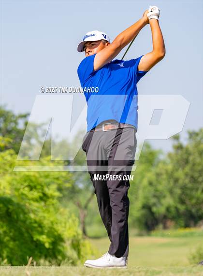 Thumbnail 3 in UIL Region IV 5A Boys Golf Final (Round 2) photogallery.