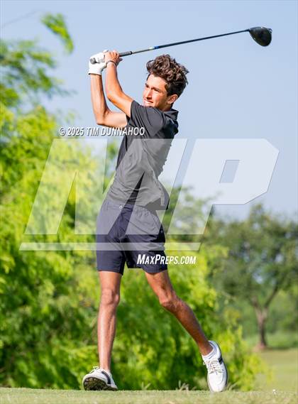 Thumbnail 3 in UIL Region IV 5A Boys Golf Final (Round 2) photogallery.