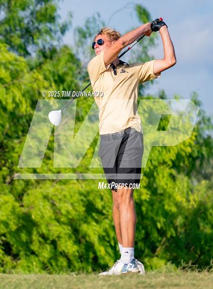 Thumbnail 3 in UIL Region IV 5A Boys Golf Final (Round 2) photogallery.