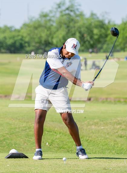 Thumbnail 1 in UIL Region IV 5A Boys Golf Final (Round 2) photogallery.