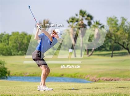 Thumbnail 3 in UIL Region IV 5A Boys Golf Final (Round 2) photogallery.
