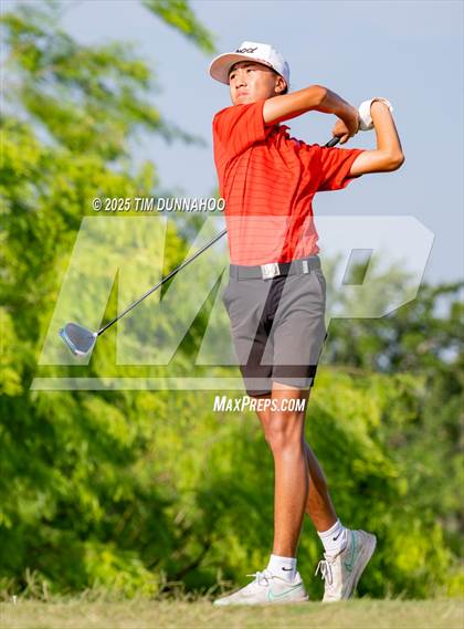 Thumbnail 2 in UIL Region IV 5A Boys Golf Final (Round 2) photogallery.