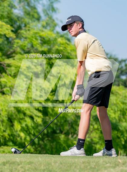 Thumbnail 3 in UIL Region IV 5A Boys Golf Final (Round 2) photogallery.