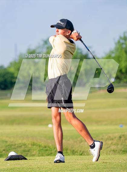 Thumbnail 2 in UIL Region IV 5A Boys Golf Final (Round 2) photogallery.