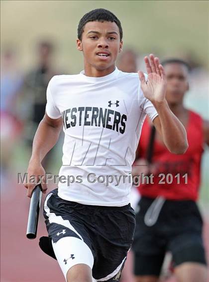 Thumbnail 3 in 2011 Texas District 2-5A JV T&F Championships photogallery.