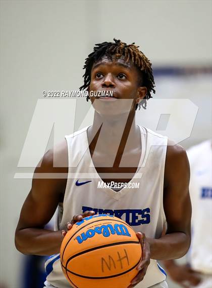 Thumbnail 3 in Pleasant Grove vs. Hanford West photogallery.