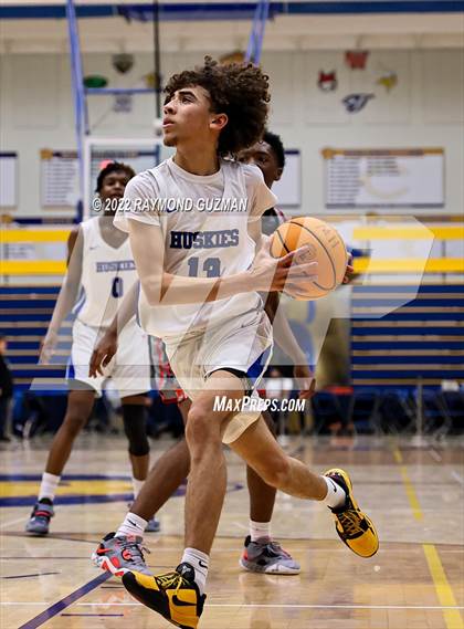 Thumbnail 1 in Pleasant Grove vs. Hanford West photogallery.