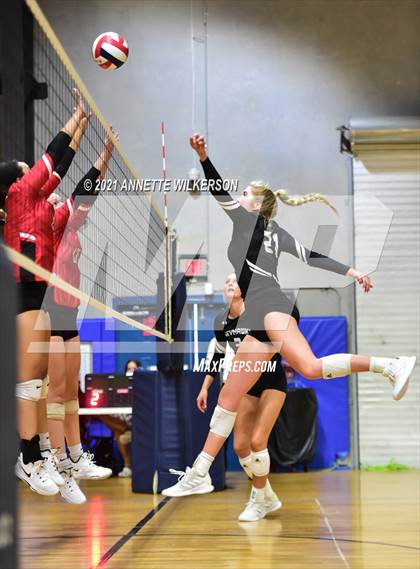 Thumbnail 2 in Skutt Catholic vs. Santa Fe (Nike Tournament of Champions) photogallery.