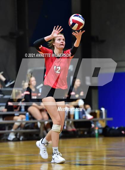 Thumbnail 3 in Skutt Catholic vs. Santa Fe (Nike Tournament of Champions) photogallery.