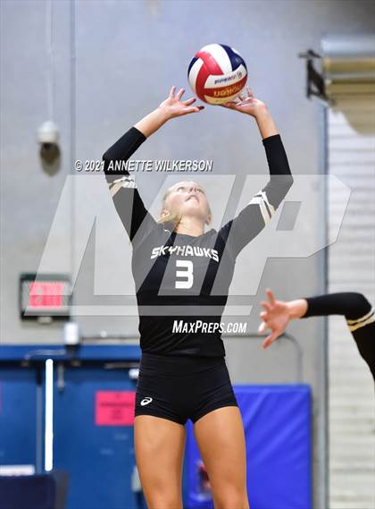 Thumbnail 1 in Skutt Catholic vs. Santa Fe (Nike Tournament of Champions) photogallery.