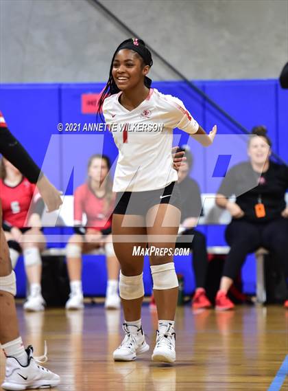 Thumbnail 1 in Skutt Catholic vs. Santa Fe (Nike Tournament of Champions) photogallery.