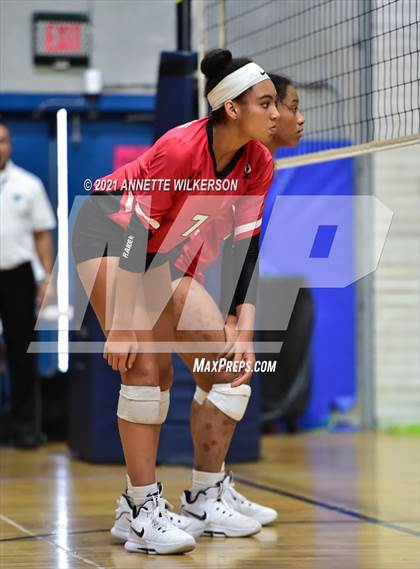 Thumbnail 1 in Skutt Catholic vs. Santa Fe (Nike Tournament of Champions) photogallery.