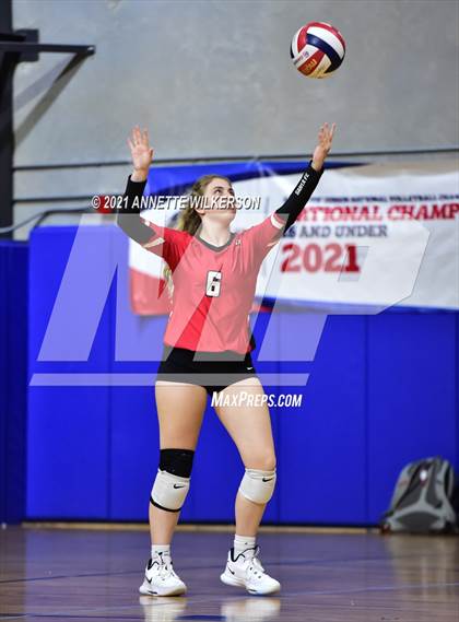 Thumbnail 2 in Skutt Catholic vs. Santa Fe (Nike Tournament of Champions) photogallery.