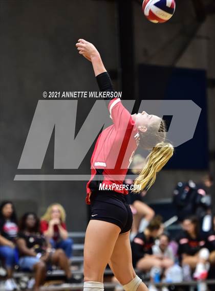 Thumbnail 2 in Skutt Catholic vs. Santa Fe (Nike Tournament of Champions) photogallery.