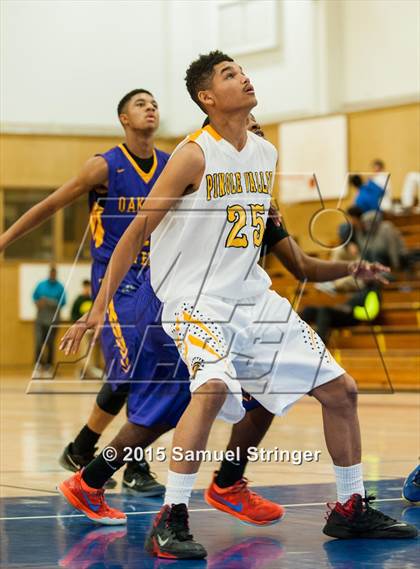 Thumbnail 3 in Oakland Tech vs. Pinole Valley (Frank Marymee Classic) photogallery.