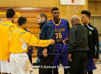 Thumbnail 3 in Oakland Tech vs. Pinole Valley (Frank Marymee Classic) photogallery.