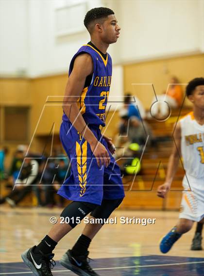 Thumbnail 1 in Oakland Tech vs. Pinole Valley (Frank Marymee Classic) photogallery.