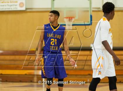 Thumbnail 3 in Oakland Tech vs. Pinole Valley (Frank Marymee Classic) photogallery.