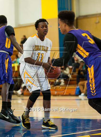Thumbnail 3 in Oakland Tech vs. Pinole Valley (Frank Marymee Classic) photogallery.