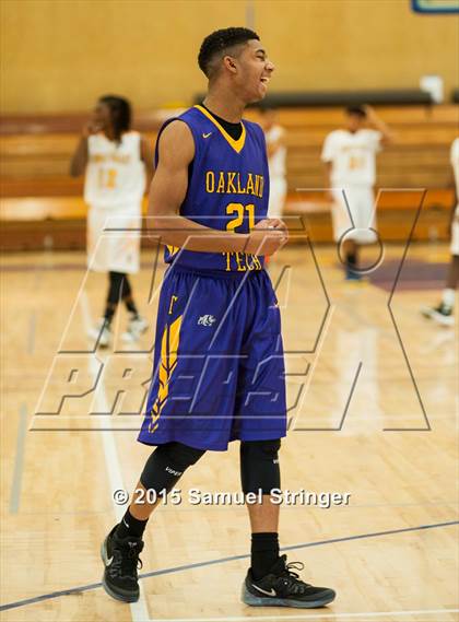 Thumbnail 1 in Oakland Tech vs. Pinole Valley (Frank Marymee Classic) photogallery.